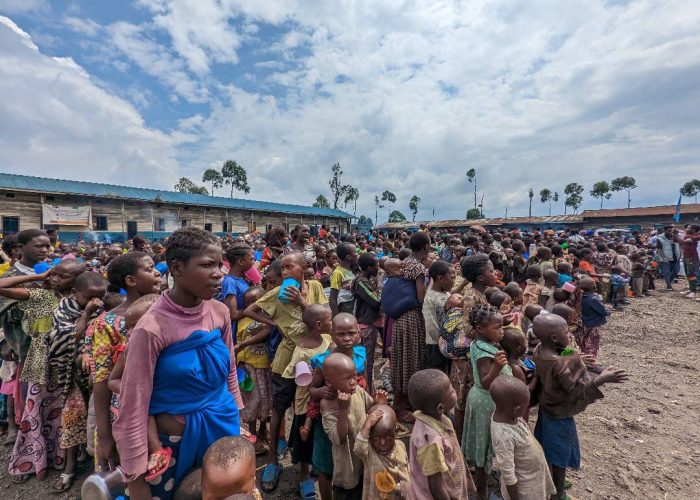 Des déplacés de guerre en attente de distribution de l'aide Humanitaire à Kanyaruchinya, près de Goma